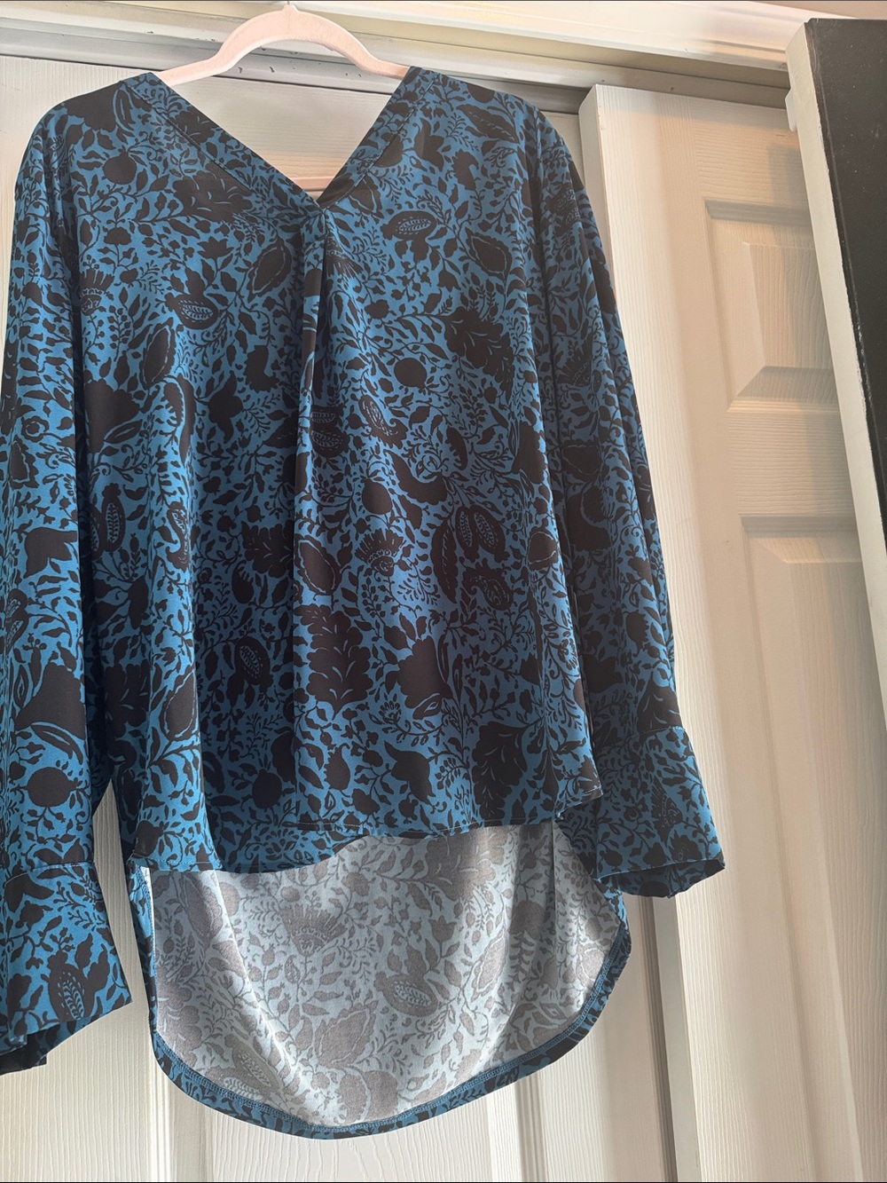 Ann Taylor Teal and Black Floral V-Neck Blouse